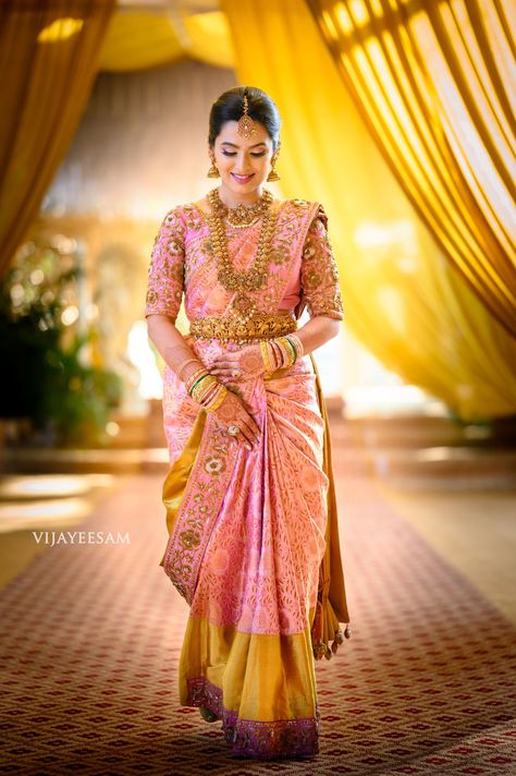 light pink kanjeevaram saree ideas भारतीय दुल्हन संबंधी, Pose Pengantin, Orang India, South Indian Wedding Saree, South Indian Bride Saree, Indian Bride Poses, Bridal Sarees South Indian, Indian Bridal Sarees, Wedding Saree Blouse