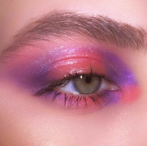 Purple Eye Makeup, Eye Makeup Styles, Glossy Makeup, Purple Makeup, Purple Eyeshadow, Makeup Eye Looks, Eye Makeup Art, Pink Makeup, Editorial Makeup