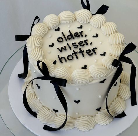 White Cake Black Writing, Older Wiser Hotter Cake, Older Wiser And Hotter Than Ever Cake, Older Wiser Hotter, Birthday Cake Decorating Ideas, Cake Decorating Ideas, Birthday Inspo, Simple Birthday, Creative Birthday