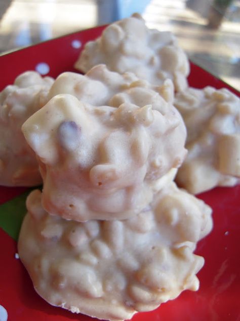 White Chocolate Peanut Butter Krispies Peanut Butter Krispies, Colossal Cookies, White Chocolate Peanut Butter, Dessert Snacks, Easy Sweets, Quick Dessert, Fair Food, Dessert Aux Fruits, Homemade Fudge