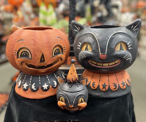 Boo Ideas, Halloween Minis, Whimsical Characters, Spooky Spooky, Paper Mache Pumpkins, Vintage Halloween Images, Pumpkin Craft, Vintage Decorations, Halloween Folk Art