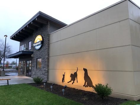 Pets Clinic Design, Pet Hospital Design, Vet Clinic Design Exterior, Vet Hospital Design, Veterinary Clinic Ideas, Vet Clinic Ideas, Vet Clinic Design, Veterinary Clinic Design, Animal Hospital Design