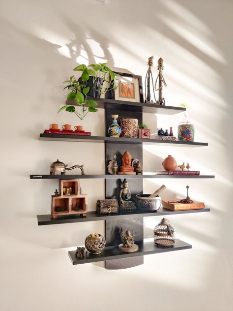 Showpiece Wall Design, Traditional Indian Houses, Indian Houses, Small Wall Shelf, Craft Shelves, Wood And Ceramic, Indian Room, Shelf Decor Bedroom, Indian Living Room