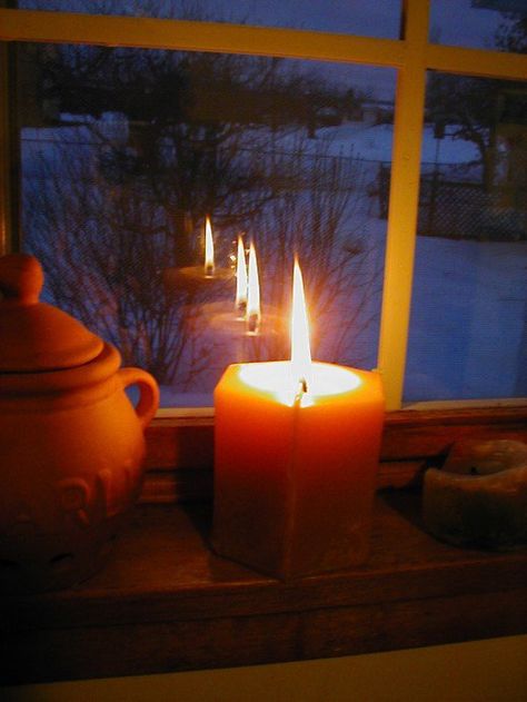 It is traditional in Ireland to place a candle in the window at Christmas time, to the light the way for travelers. Irish Christmas Traditions, Candle In The Window, Lighted Candle, Christmas Abbott, Christmas In Ireland, Psalm 115, Celtic Christmas, Irish Christmas, Window Candles