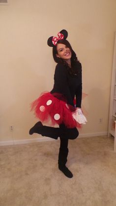 Cartoon character dress up Homemade Minnie Mouse Costume, Minnie Mouse Costume Diy, Disney Fancy Dress, Carnaval Make-up, 3 People Costumes, Mouse Diy, Best Group Halloween Costumes