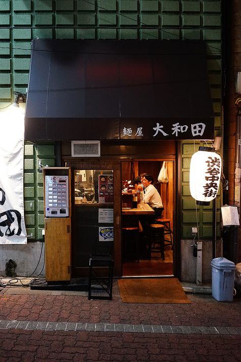 Small Ramen Shop, Japan Ramen Restaurant, Japan Ramen Shop, Ramen Shop Aesthetic, Ramen Restaurant Design, Ramen Shop Design, Modern Izakaya, Japanese Ramen Shop, Ramen Store