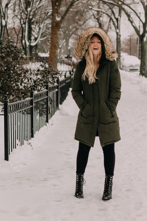 The Best Parka For Staying Warm in the Winter - Mackenzie Fritz Cute Winter Hiking Outfit, Winter Parka Outfit, Hiking Outfits Winter, Winter Hiking Outfits, Winter In Boston, Winter Hiking Gear, Best Parka, Cute Hiking Outfits, Women's Winter Outfit