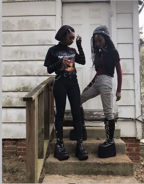 7̥ͦ2̥ͦ1̥ͦ 🌿🖤🗡 on Twitter: "It’s World Goth Day 🖤… " Afro Goth, Afro Punk Fashion, Look Grunge, Goth Outfit, Outfits 90s, Alt Outfits, Alt Fashion, Grunge Goth, 90s Grunge