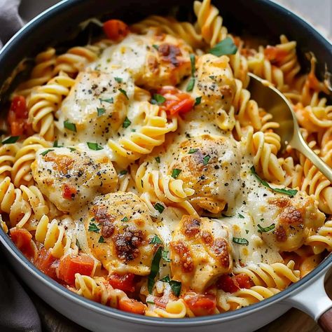 One-Pot Chicken Parmesan Pasta One Pot Chicken Pasta, Chicken Parmesan Pasta, Kidney Friendly Foods, One Pot Dinners, Parmesan Pasta, One Pot Chicken, Chicken Main Dishes, Chicken Pasta Recipes, Crockpot Recipes Slow Cooker