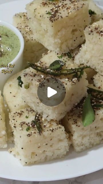 Ritu Gupta on Instagram: "Try this special and healthy breakfast Sooji ka Dhokla❤️
.
.
.

#cookeatrepeat #dhokla #breakfastrecipes #breakfast #cooking #easycooking #foodblogfeed #foodstyling #foods #foodblogger #foodcontent #foodiesofindia #foodreel #foodstagram #foodporn #foodiesofindia #foodporn #foodblogfeed #foodlovers #fypシviralシ2024 #fypシ #fyp #foryoupage #foryou #easyrecipes #explorepage✨ #explorepage #explore" Sooji Recipes, Soji Recipe, Breakfast Cooking, Dhokla Recipe, Food Content, Indian Recipes, Easy Cooking, Food Styling, Indian Food Recipes