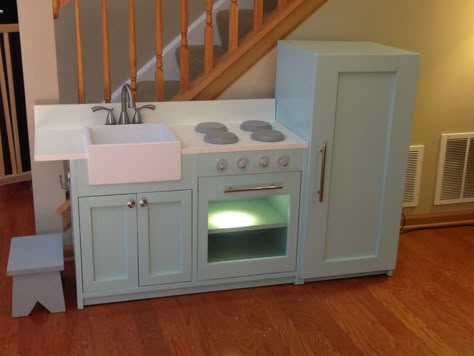 French Fridge, Bakers Rack Kitchen, Diy Kids Kitchen, Diy Kitchen Projects, Diy Kids Furniture, Kitchen Fridge, Play Kitchens, Kids Play Kitchen, Diy Play Kitchen