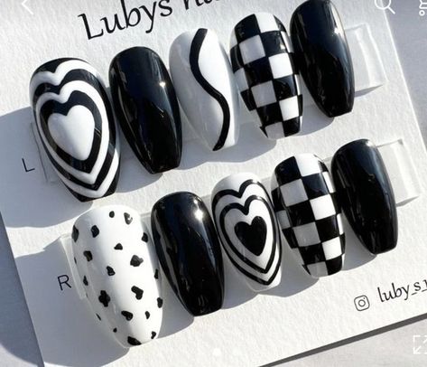 Nail Art Simple Aesthetic, Nail Designs Drawing, Kpop Inspired Nails, Nail Pallet, Kpop Nail Art, Nail Art Motif, Black And White Nail, Fake Nails Designs, Art Deco Nails