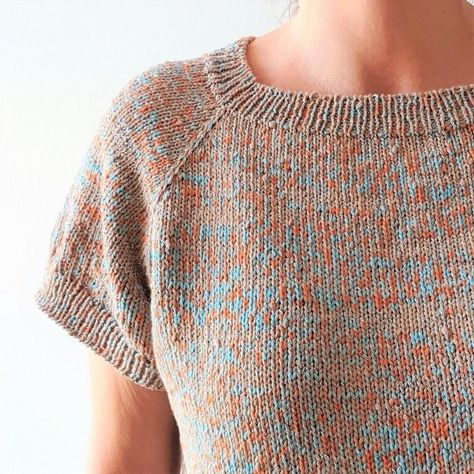 Summer T - Short sleeved t-shirt Knit Shirt Pattern, Tunic Knitting Patterns, Free Knitting Patterns For Women, Summer Knitting Patterns, Knit Top Patterns, Summer Knit Tops, Knit Cardigan Pattern, Knit Vest Pattern, Raglan Pullover