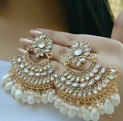 Jhumka Design, Indian Things, Celebrities Earrings, Traditional Indian Jewellery, Pretty Jewelry Necklaces, Fancy Jewellery Designs, Indian Jewellery Design Earrings, Antique Jewelry Indian, Bridal Fashion Jewelry