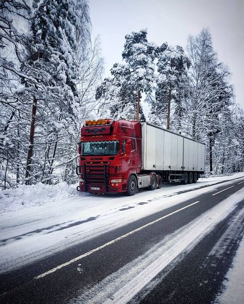 Scania Trucks Wallpapers, Transport Photography, Europe Wallpaper, Galaxies Wallpaper, Scania V8, Scania Trucks, Iphone Wallpaper Sky, Volvo Trucks, Big Trucks