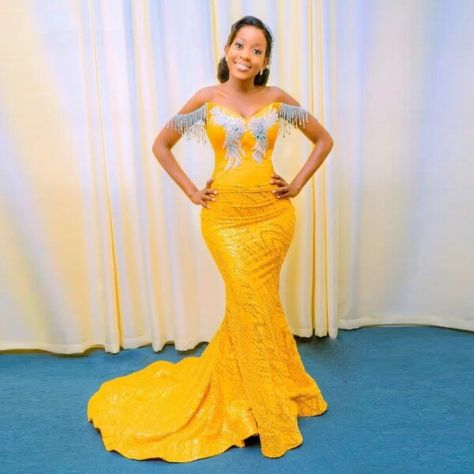 Yellow Aso Ebi Lace Styles, Yellow Lace Asoebi Styles, Latest Dinner Gown Styles, Dinner Gown Styles, Off The Shoulder Prom Dresses, Lace Asoebi, Lace Asoebi Styles, Aso Ebi Dresses, Aso Ebi Style