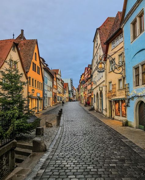 December 3 - Rothenburg ob der Tauber, Germany (stevenvanderhulst) Akvarel Painting, Rothenburg Germany, Rothenburg Ob Der Tauber, Cobblestone Streets, Colorful Places, Lake Bled, Architecture Ideas, Netherlands Travel, Architecture Painting