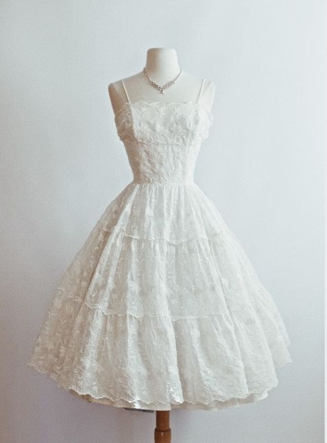 Vintage White Dress Aesthetic Short, Classy Kurtis Style, Short Vintage Dresses, Simple Fairy Dress, Classy White Dress, Confirmation Dresses, Cute White Dress, Cupcake Dress, Vintage 1950s Dresses