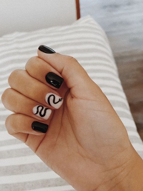 Snake Nails Designs Short, Short Snake Nails, Snake Nail Design, Snake Nails Designs, Sept Nails, Eras Nails, 22 Nails, Snake Nails, Snake Nail