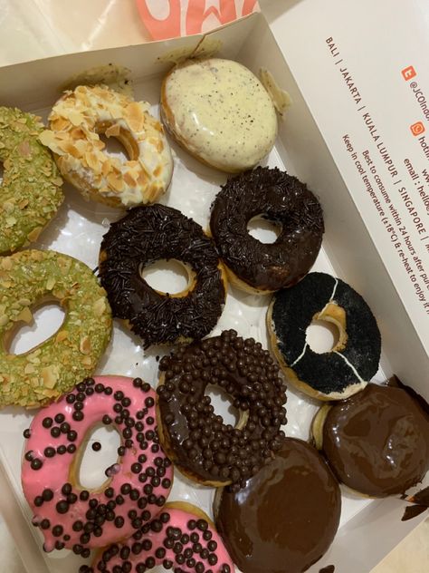 Jco donuts donat jco Donat Jco, Jco Donuts, Makanan Diet, Food Babe, Yummy Comfort Food, Baking Sweets, Food Diary, Food Obsession, Food Cravings