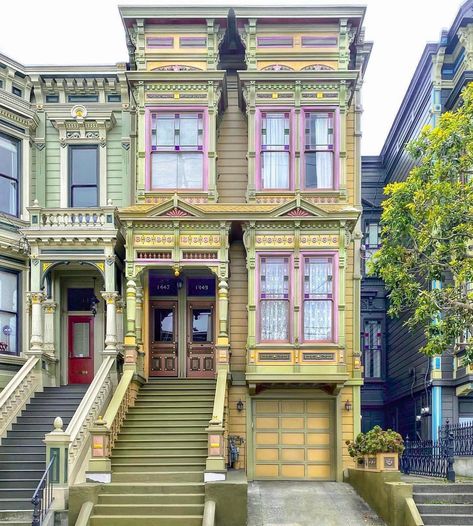 San Francisco Townhouse, San Francisco Victorian Houses, Queen Anne House, Elevator Design, Colourful Buildings, Gothic Home Decor, Gothic House, Dream House Plans, Exterior House Colors