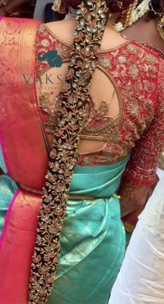 Bridal Jadai South Indian Bride, Best Bridal Hairstyles, Elegant Cotton Dress, Exclusive Saree Blouse Designs, Bridal Hair Decorations, Hairstyles For 2023, Pakistani Brides, Bridal Hairstyle Indian Wedding, Hair Style On Saree