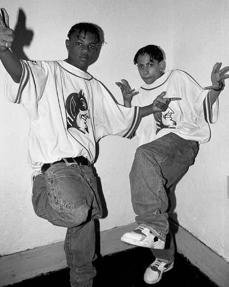 Kris Kross (@kriskrossforever) • Fotos y vídeos de Instagram Kriss Kross 90s, Hip Hop 90, 2000’s Outfit, Kriss Kross, Kris Kross, I Am Music, Hiphop Culture, 90s Rappers, Krs One