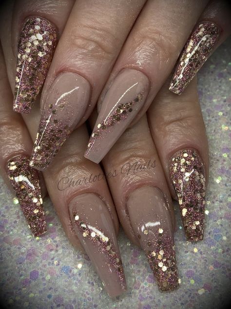 Nails Natural With Glitter, Nude Acrylic Nails With Glitter, Sparkle Winter Nails, Nee Years Nails, Beige And Gold Nails, New Years Nails 2022 Trends, Nude And Rose Gold Nails, Party Nails New Years Eve, New Years Eve Nails Glitter