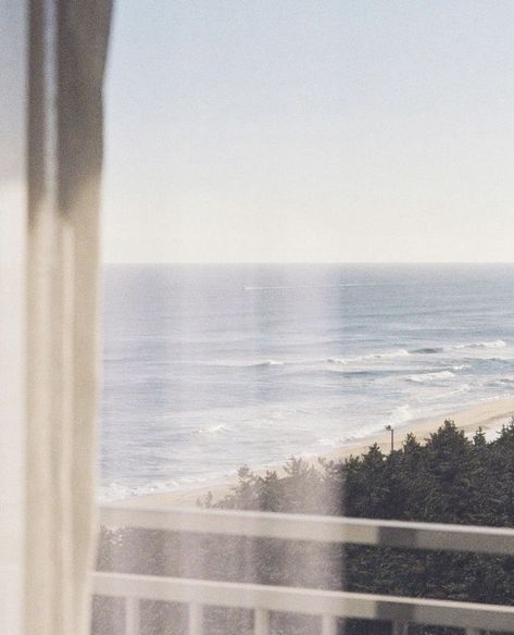 Fotografi Vintage, The Window, Pretty Pictures, Mood Boards, Dream Life, Aesthetic Pictures, Summer Vibes, The Beach, Star Wars