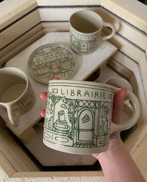 Pottery Decorating Ideas, Diy Pottery Painting, Pottery Painting Designs, Pretty Mugs, Keramik Design, Pottery Crafts, Diy Pottery, Ceramics Pottery Art, Pretty Decor