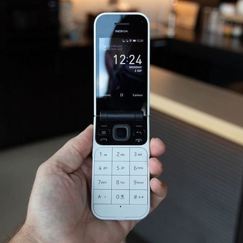 The Nokia 2720 is one of the few flip phones available that lets you use apps like Facebook, Google Maps, WhatsApp, and YouTube. It also is integrated with the Google Assistant for asking questions, and dictating text messages. The device features dual-SIMs, supports faster LTE speeds, and it can be used as a Wi-Fi hotspot. Read more in BESTECH: http://tiny.cc/hygqjz 📷(technologyupdatestcr) #nokia2720flip #foldable #future Nokia 2720 Flip, Retro Gadgets, Asking Questions, Digital Detox, 2000s Aesthetic, Flip Phone, Islamic Artwork, Flip Phones, Google Assistant