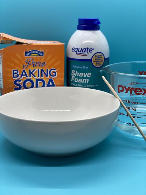 Baking Soda Shaving Cream Snow, Diy Snow With Shaving Cream, Science Experiments With Shaving Cream, Shaving Cream Science Experiments, Crafts With Shaving Cream, Baking Soda Snow Recipe, Making Snow With Baking Soda, How To Make Fake Snow, Baking Soda Snow