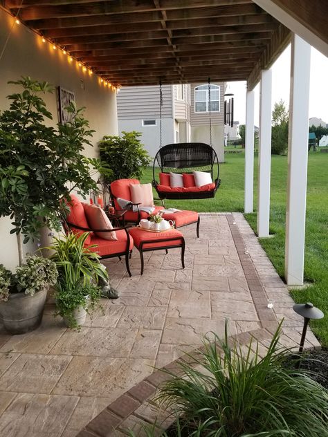 Under Back Porch Ideas, Cozy Under Deck Patio, Small Patio Under Deck, Patio Under Balcony, Under Deck Hammock Ideas, Floating Deck Under Deck, Patios Under Deck Ideas, Lower Patio Under Deck, Under Balcony Patio Ideas