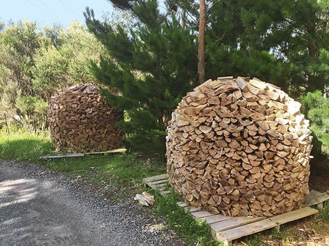 The secrets to stacking wood like a Norwegian Stacking Firewood, Norwegian Home, Stacking Wood, Outdoor Firewood Rack, Management Consultant, Firewood Shed, Wood Pile, Fire Wood, Timber Fencing