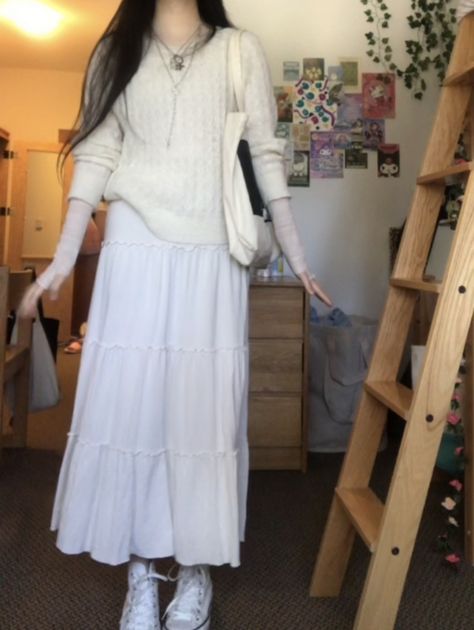 White Flowy Maxi Skirt Outfit, Long Skirt Japanese Style, Japanese Long Skirt Outfit, Sawako Outfits Inspired, Sawako Inspired Outfits, Sawako Outfit Ideas, Japanese Long Skirt, Cute Long Skirt Outfits, Modest Outfits Dresses