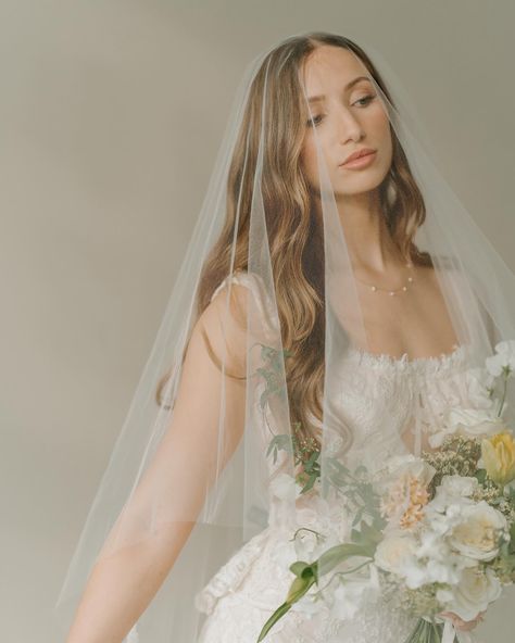 This is your sign to book a studio for your bridal portraits. Soooo much to share from yesterday but we start here, thank you @amariahroderickphoto for hosting the most incredible day 🫶🏼 styling and concept: @amariahroderickphoto/@artfulcollectiveco + @mariaecorpuz model: @samshoalmire dress: @daughtersofsimone @noabrides studio: @merakistudio.co hair stylist: @henleyhairstylist make up artist: @hkmakeupartist florist: @oftheearthflorals Bridal Suite Photography, Indoor Bridal Portraits, Bridal Studio Photoshoot, Pickle Bar, Studio Bridal Portraits, Studio Bridals, Bridal Portraits Indoor, Photo Concept, Artistic Wedding Photography