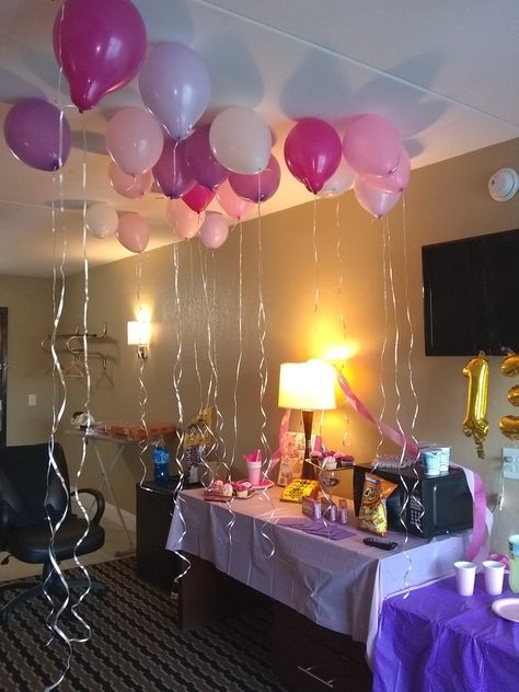 16 Birthday Hotel Party Ideas, Hotel Sleepover Party Decorations, Hotel Room Sleepover Birthday Parties, Teen Hotel Party Ideas, Hotel Birthday Parties For Kids, Suite 16 Hotel Party, Sweet 16 Sleepover Ideas Hotel, Girls Hotel Sleepover Party Ideas, Kids Hotel Birthday Party