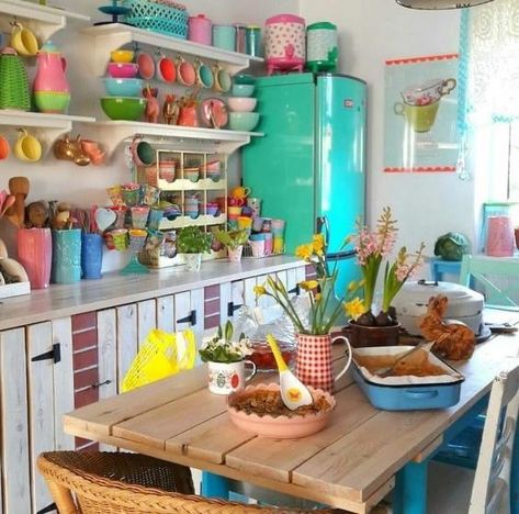 Retro Kitchen Wall Decor, Color Kitchen Ideas, Multi Color Kitchen, Colorful Cabinets, 50s Kitchen Decor, Retro Kitchen Cabinets, 1950s Kitchen Decor, Open Kitchen Design, Funky Kitchen