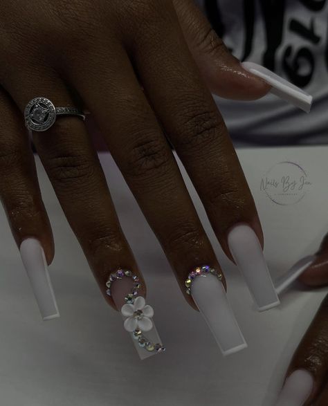 Graduation Nails Acrylic, Sweet 16 Nails, Hoco Nails, Acrylic Toe Nails, Graduation Nails, Glamour Nails, Colored Acrylic Nails, White Acrylic Nails, Girly Acrylic Nails