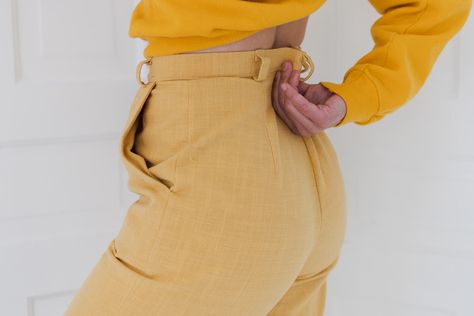 Tutorial: How To Take In (Adjust) Your Pants - the thread Take In Pants, Diy Tulle Skirt, Flare Dress Pattern, Tulle Skirt Tutorial, Pants Tutorial, Big Pants, Loose Fitting Pants, Make Clothes, Seam Ripper