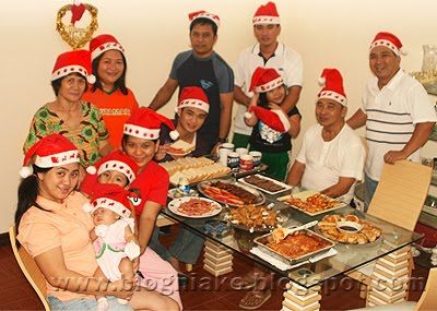 Religion: This is a picture of a Filipino family on christmas. In the Philippines, christmas is all about coming together as a family and getting into the spirit. Many relatives don’t make it in for christmas, so they send giant care packages called balikbayan boxes back home. They are filled with everything you could think of, from food, to little things a person would buy on the streets. Christmas has become a huge part of the dominating Roman Catholic religion in the Philippines. Christmas Philippines, Philippine Christmas, Christmas In The Philippines, Philippines Christmas, Paskong Pinoy, Family On Christmas, Philippines Food, Filipino Culture, Family Christmas Pictures