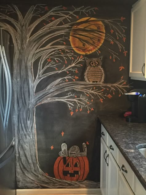 Chalkboard Art For Fall, Thanksgiving Chalkboard Ideas Easy, Fall Chalkboard Art, Halloween Chalkboard Art, Chalkboard Sayings, Thanksgiving Chalkboard, Chalkboard Kitchen, Chalkboard Art Diy, Fall Chalkboard