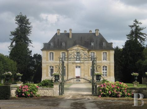 18th century château surrounded by a walled park, in the Calvados region French Exterior, English House, Classical Architecture, Wood Work, Sims 2, Future House, French Country, 18th Century, Design Ideas