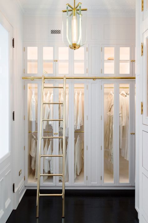 White Closets, Design Ložnic, White Closet, Dream Closet Design, Closet Bed, Walk In Closet Design, Tiny Bedrooms, Closet Decor, Casa Vintage