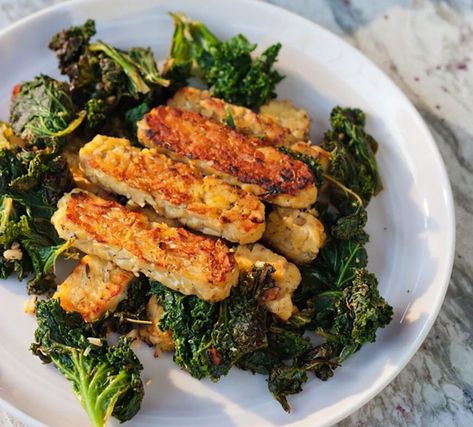 10 x Vegetarische Tempeh Recepten | GIRLS WHO MAGAZINE Eating Bird Food, Tempeh Bacon, Tempeh Recipes, Bird Food, Lean Body, Tofu Recipes, Fermented Foods, Tempeh, 21 Days