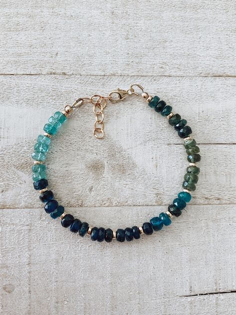 Gemstone Bracelets Ideas, Crystal Jewelry Design, Ombre Jewelry, Apatite Bracelet, Lifestyle Jewelry, Ombre Bracelet, Island Lifestyle, Healing Gemstone Bracelets, Bracelets Ideas