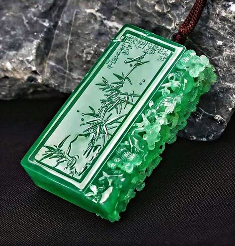 Gem Carving, Pottery Lessons, Gemstone Art, Chinese Jewelry, Wax Carving, Magical Jewelry, Jade Carving, Rocks And Gems, Jade Jewelry