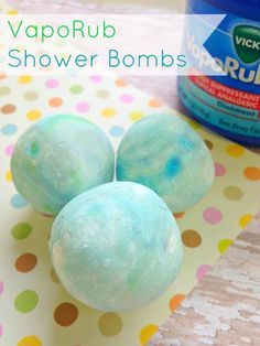 Vicks Shower, Diy Lush, Bath Bomb Recipes, Diy Spa, Homemade Bath Products, Homemade Remedies, Diy Body, Diy Health, Home Made Soap