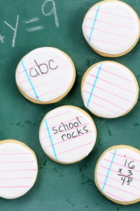 BACK TO SCHOOL COOKIES: Notebook cookies you can actually write on! Note Cookies, Back To School Cookies, Halloween Sugar Cookies Decorated, Coloring Pens, Diy Cakes, School Cookies, Halloween Cookies Decorated, Halloween Sugar Cookies, Cake Studio