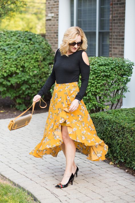 Yellow Floral Skirt Outfit, Yellow Maxi Skirt Outfit, Floral Skirt Outfit, Yellow Skirt Outfits, Yellow Maxi Skirt, Mustard Yellow Skirts, Yellow Maxi Skirts, Floral Skirt Outfits, Yellow Floral Skirt